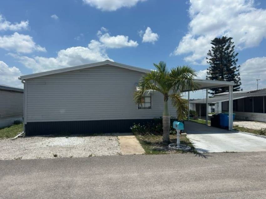 Winter Haven, FL Mobile Home for Sale located at 141 Lake Smart Drive Lucerne Lakeside Park